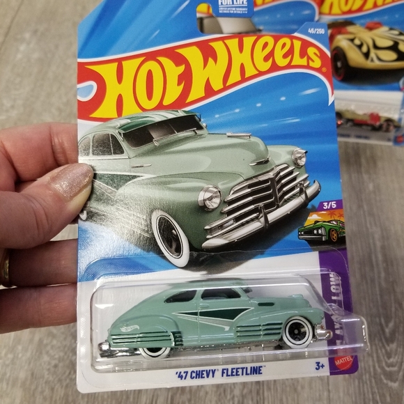 Hot Wheels Silverado Bundle - Picture 2 of 6